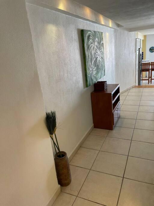 Beachfront View Condo Beside La Isla Mall بويرتو فالارتا المظهر الخارجي الصورة