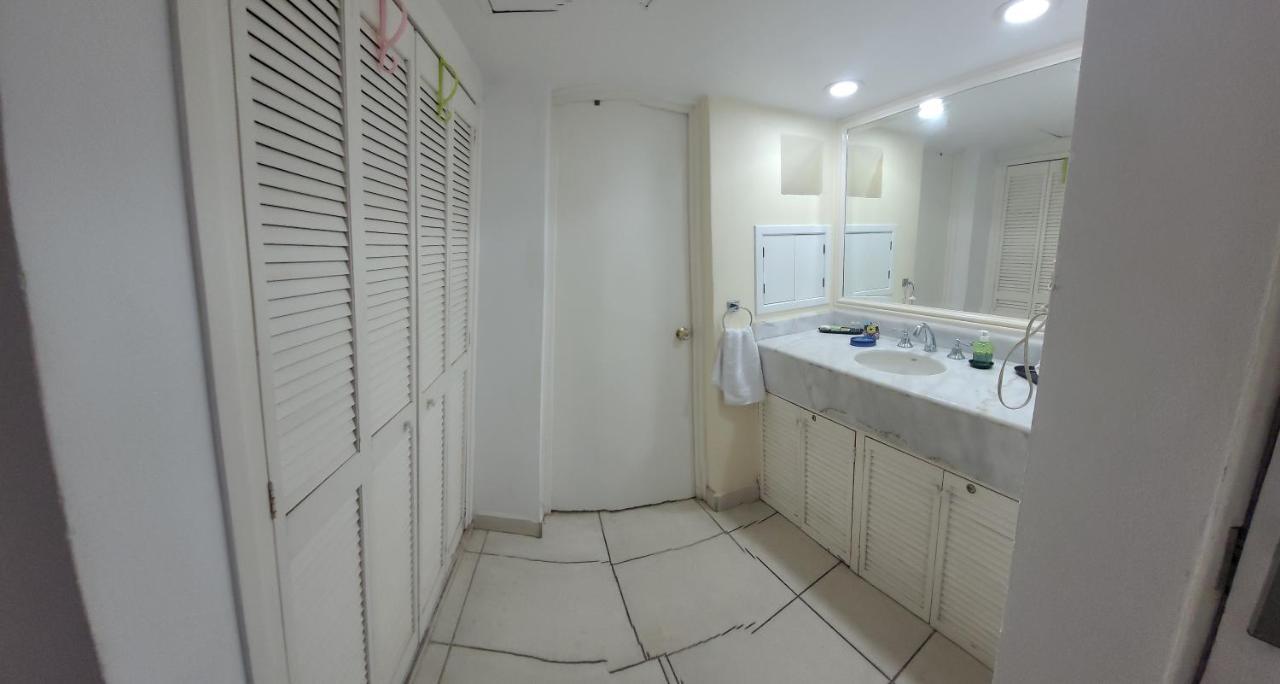 Beachfront View Condo Beside La Isla Mall بويرتو فالارتا المظهر الخارجي الصورة