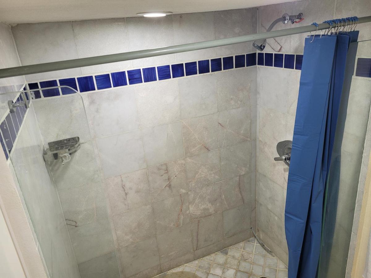 Beachfront View Condo Beside La Isla Mall بويرتو فالارتا المظهر الخارجي الصورة