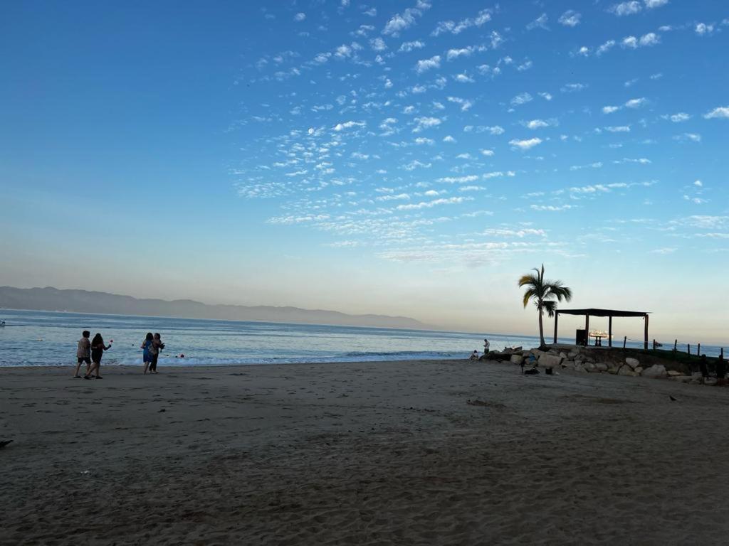 Beachfront View Condo Beside La Isla Mall بويرتو فالارتا المظهر الخارجي الصورة