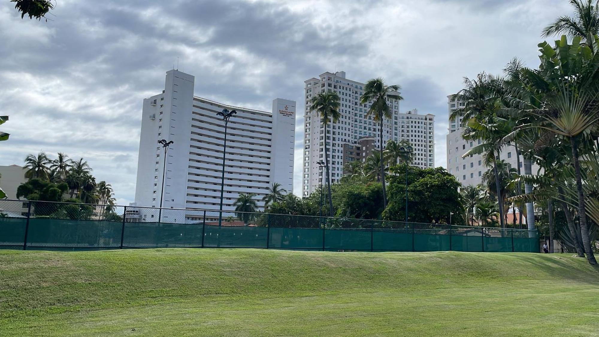 Beachfront View Condo Beside La Isla Mall بويرتو فالارتا المظهر الخارجي الصورة