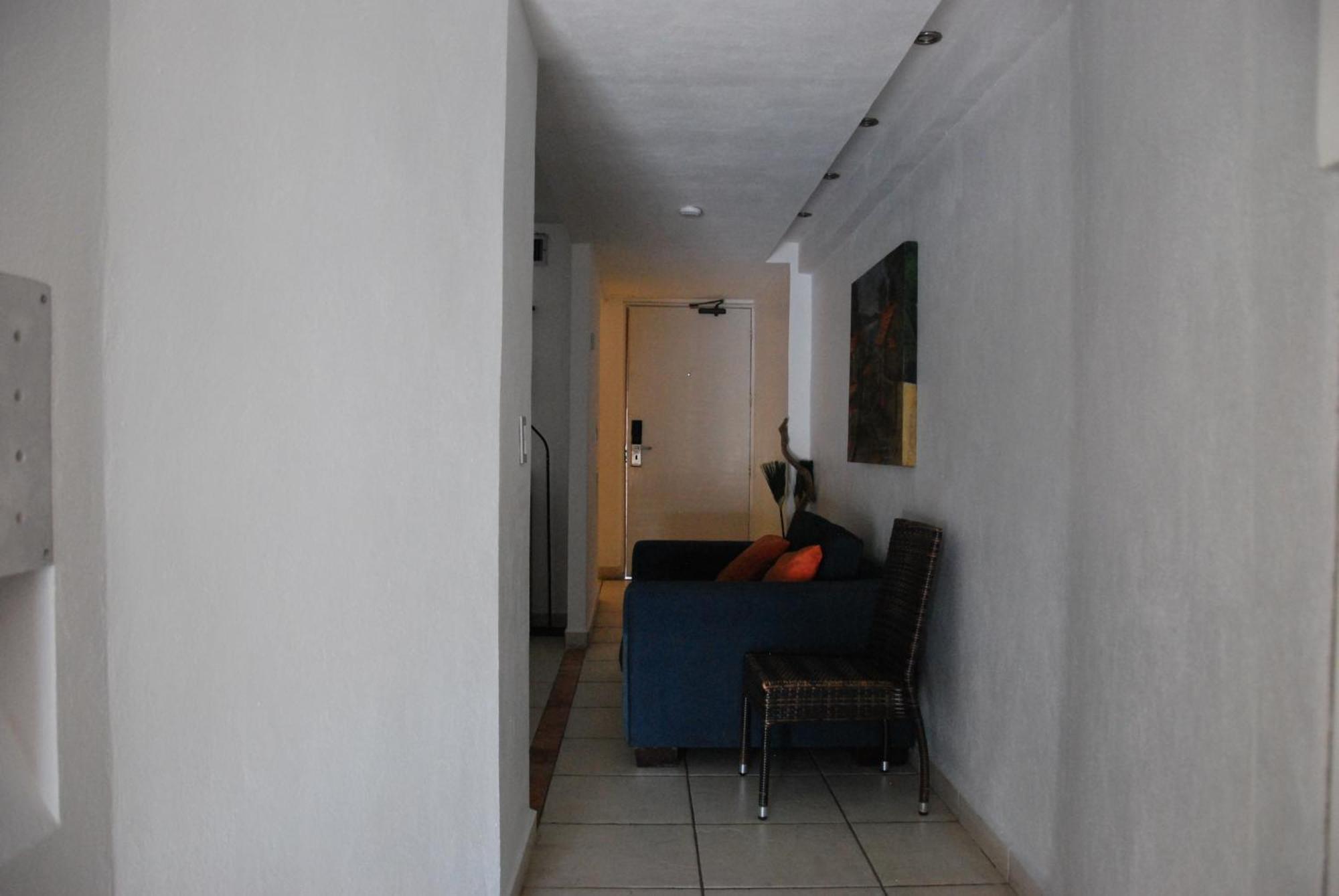 Beachfront View Condo Beside La Isla Mall بويرتو فالارتا المظهر الخارجي الصورة