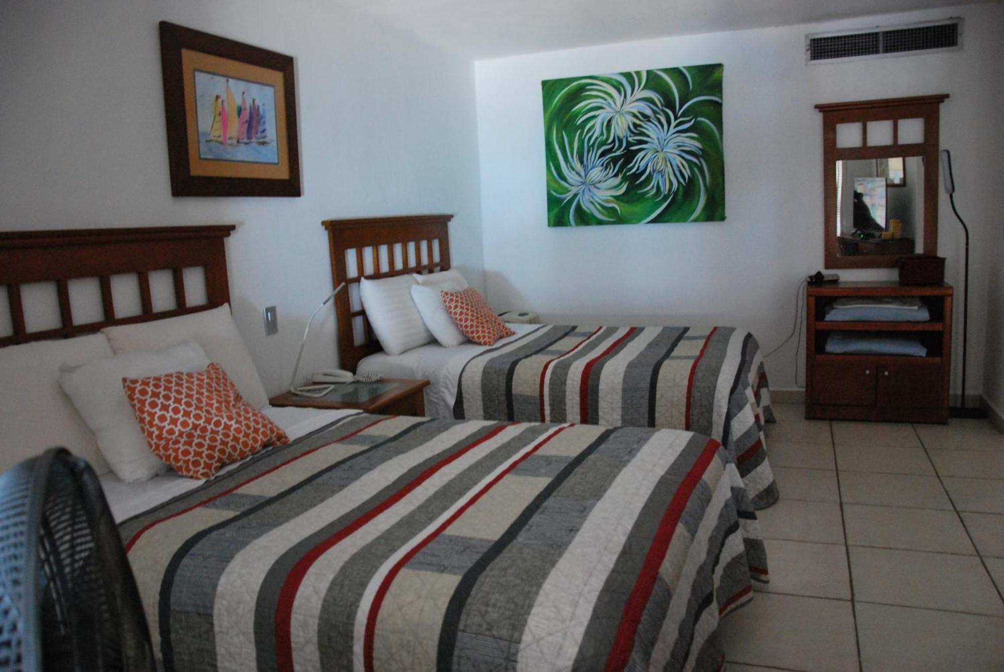 Beachfront View Condo Beside La Isla Mall بويرتو فالارتا المظهر الخارجي الصورة